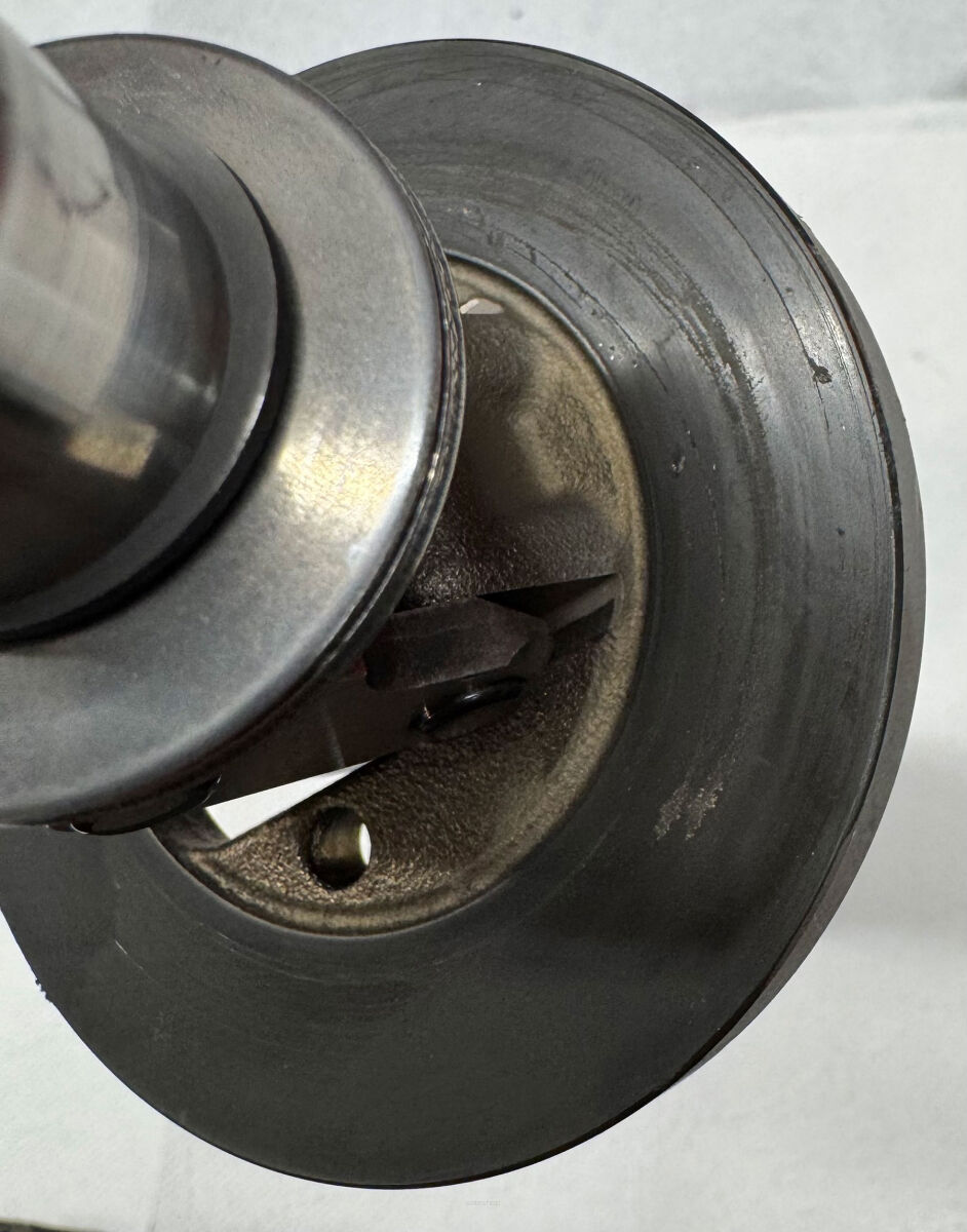 Zużyta krzywka wałka sprężarki R744